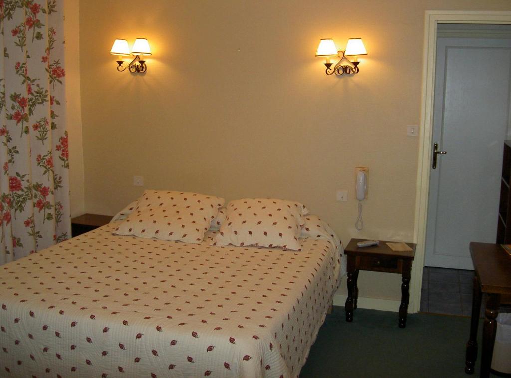 Postel nebo postele na pokoji v ubytování Hostellerie du Vieux Moulin