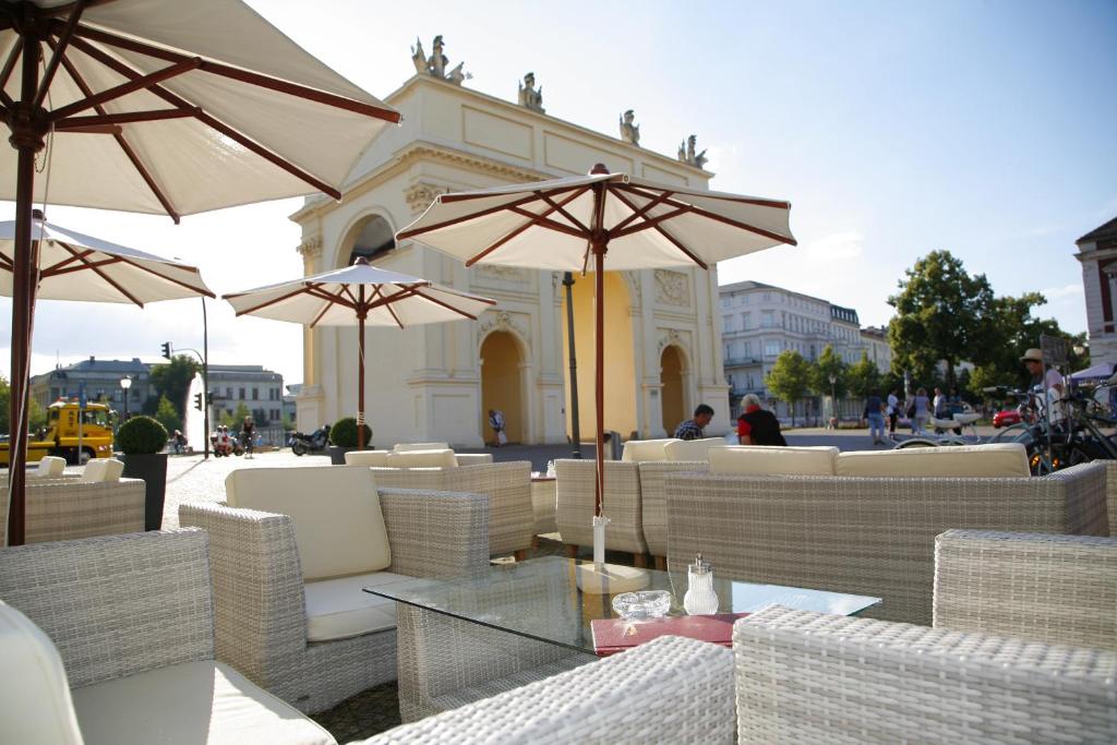 Ein Restaurant oder anderes Speiselokal in der Unterkunft Hotel Brandenburger Tor Potsdam 