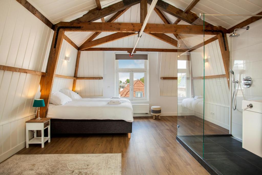 Postel nebo postele na pokoji v ubytování Stayci Serviced Apartments Royal Palace