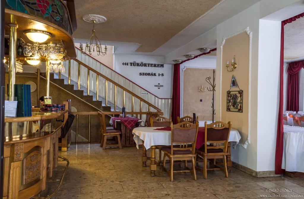 A seating area at Parish Bull Hotel