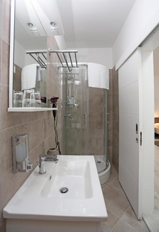 Guesthouse Villa DomeNico, Lozovac (updated prices 2025) - 2