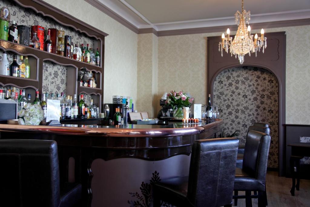 Nápoje v ubytování Logis Hotel Des Bains
