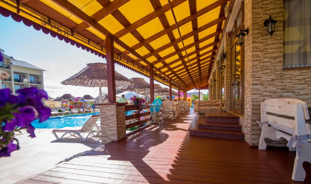 Bazén v ubytování Kovcheg Hotel nebo v jeho okolí