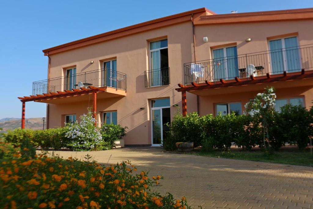 a house with two balconies on the side of it at Case Mistretta in Altavilla Milicia