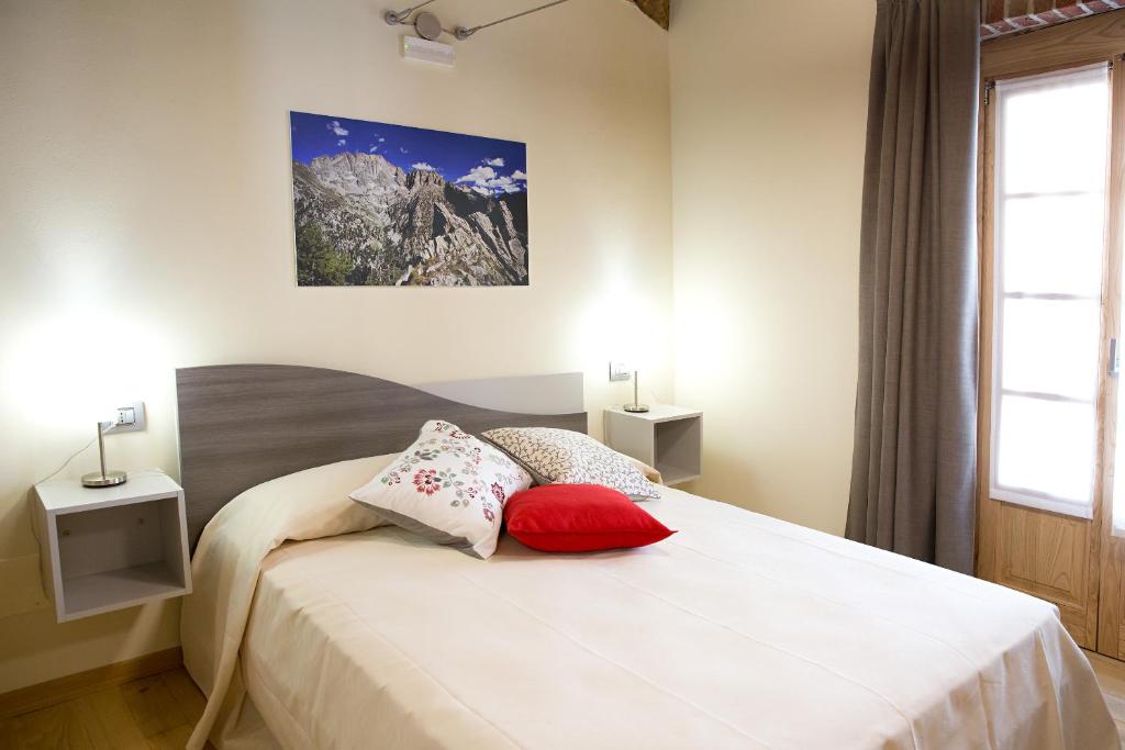 Postel nebo postele na pokoji v ubytování Osteria Senza Fretta Rooms for Rent