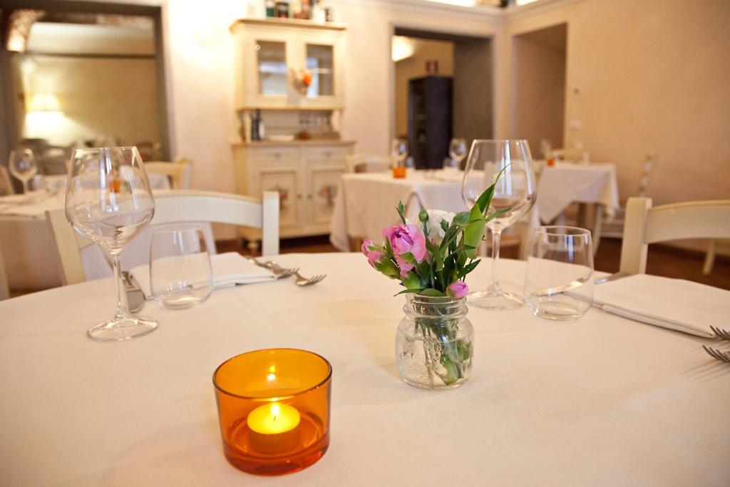 Restaurace v ubytování Osteria Senza Fretta Rooms for Rent