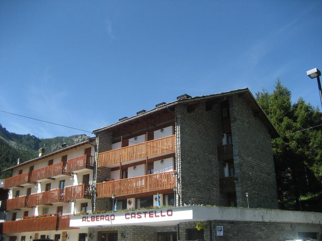 Nespecifikovaný výhled na hory nebo výhled na hory při pohledu z hotelu