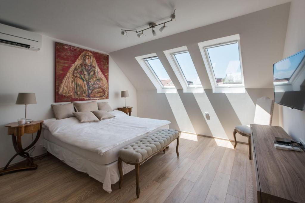 Ένα ή περισσότερα κρεβάτια σε δωμάτιο στο AB Ljubljana - The Princess Castle Triplex