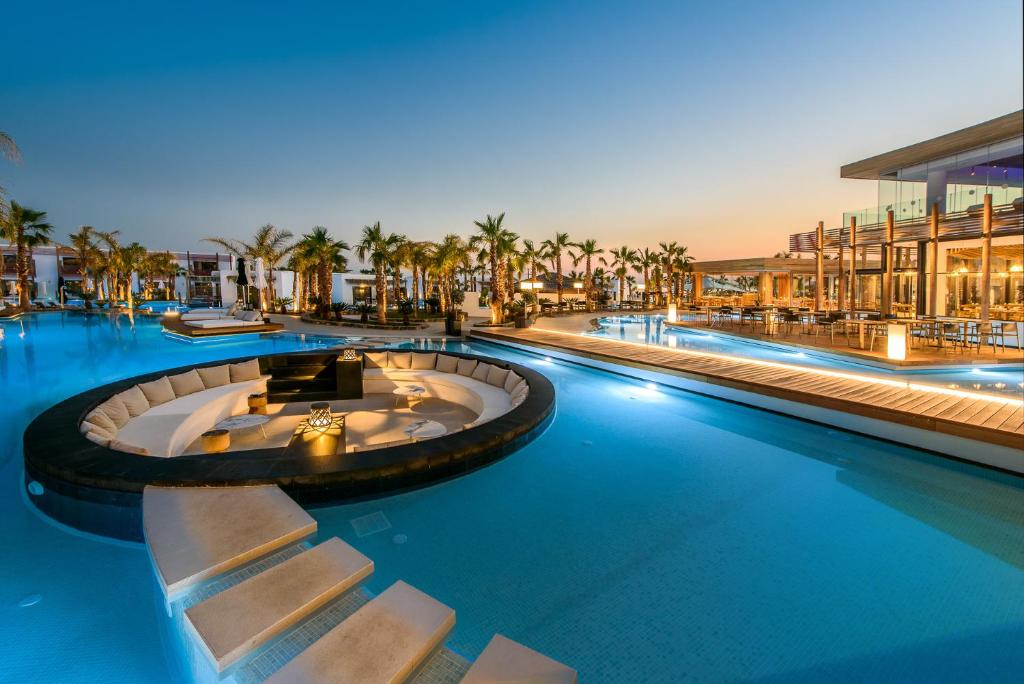 Bazén v ubytování Stella Island Luxury Resort & Spa (Adults Only) nebo v jeho okolí