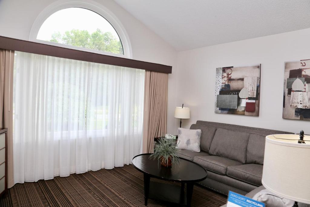Fairbanks Inn photo