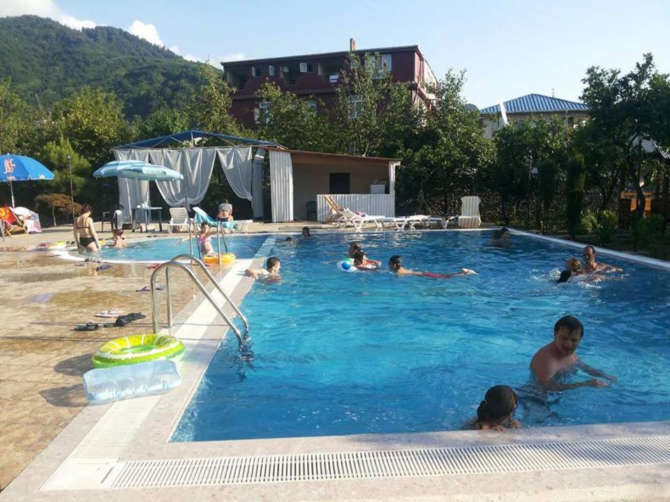 Bazén v ubytování Kvariati Grand Guest House nebo v jeho okolí