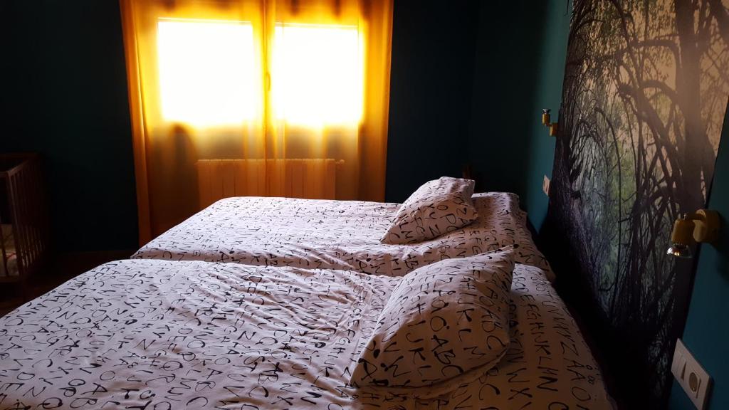 Postel nebo postele na pokoji v ubytování Casa Rural El Peral
