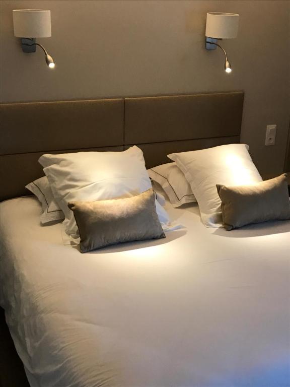 Postel nebo postele na pokoji v ubytování Hotel Spa Le Relais Des Moines