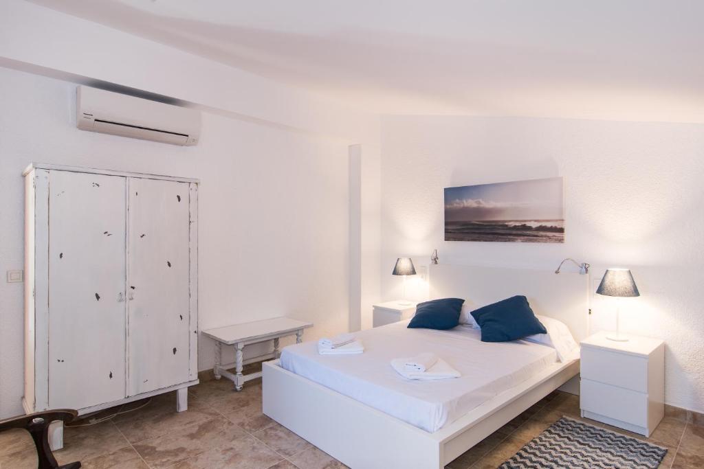 A bed or beds in a room at Finca Sa Torre de'n Piza - Grupo Berna