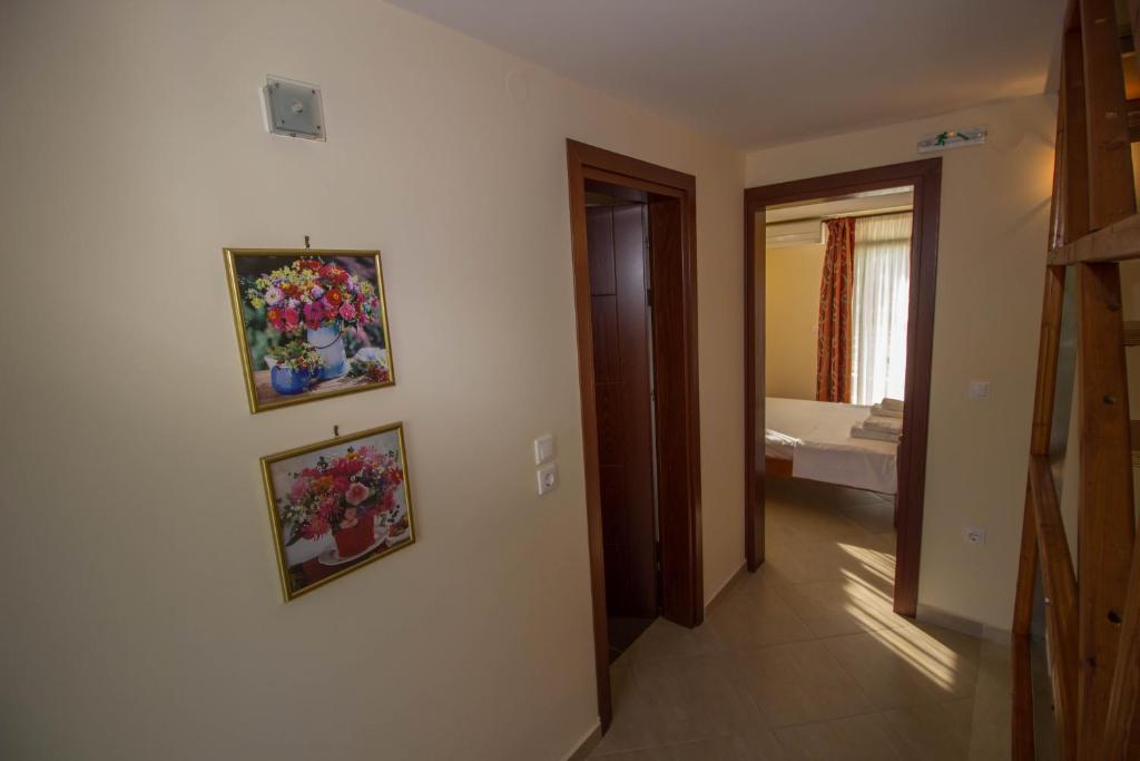 Postel nebo postele na pokoji v ubytování Parea Kalamitsi