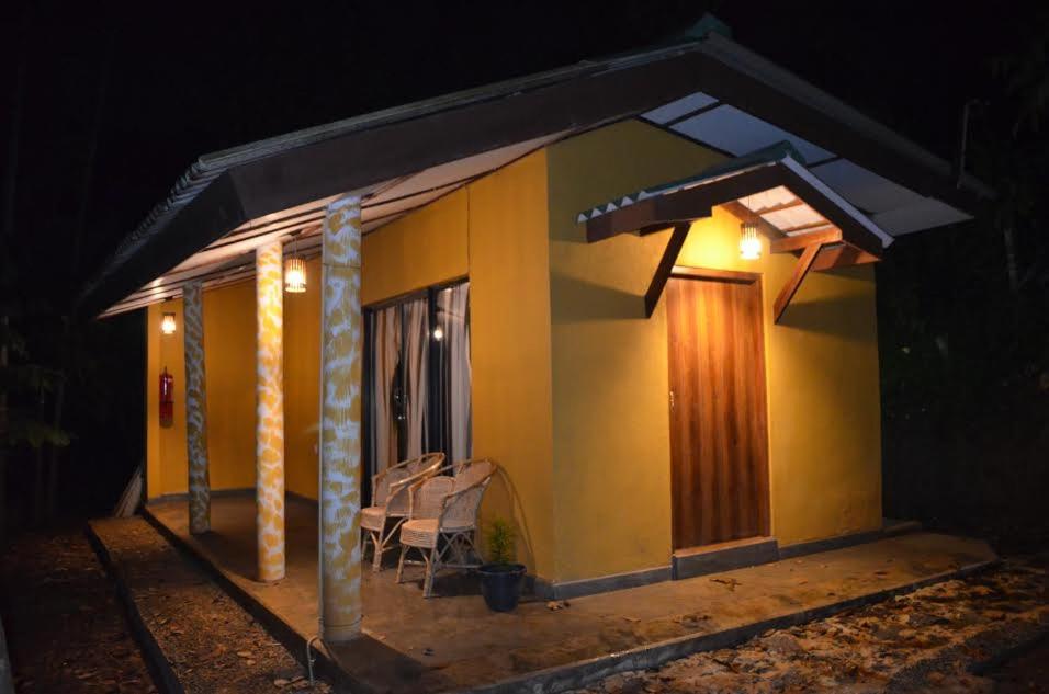 river edge bungalow - Deluxe King Room