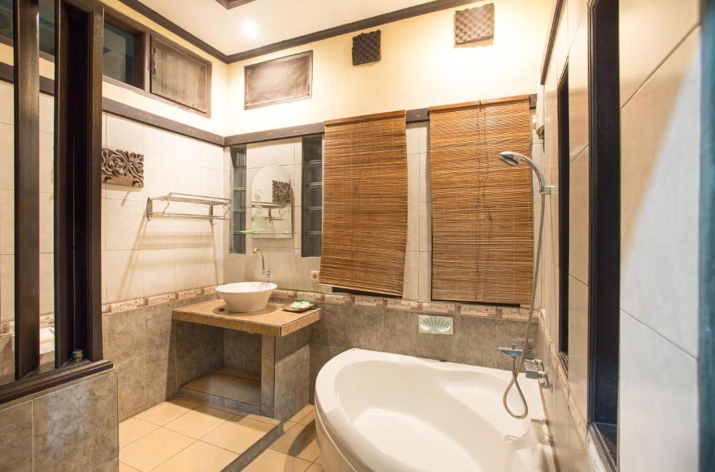 Koupelna v ubytování Grand Sehati & Spa, Ubud