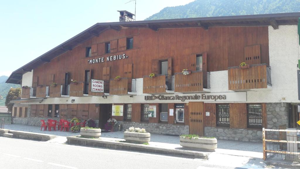 Nespecifikovaný výhled na hory nebo výhled na hory při pohledu z hotelu