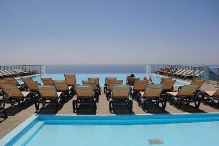 Bazén v ubytování Appt 5 personnes vue mer piscine Costa Plana Cap d'Ail Monaco nebo v jeho okolí