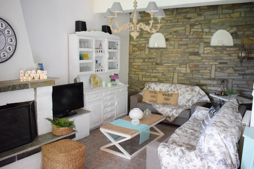 TV a/nebo společenská místnost v ubytování Aspasia's Villa