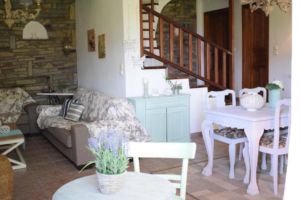 Posezení v ubytování Aspasia's Villa