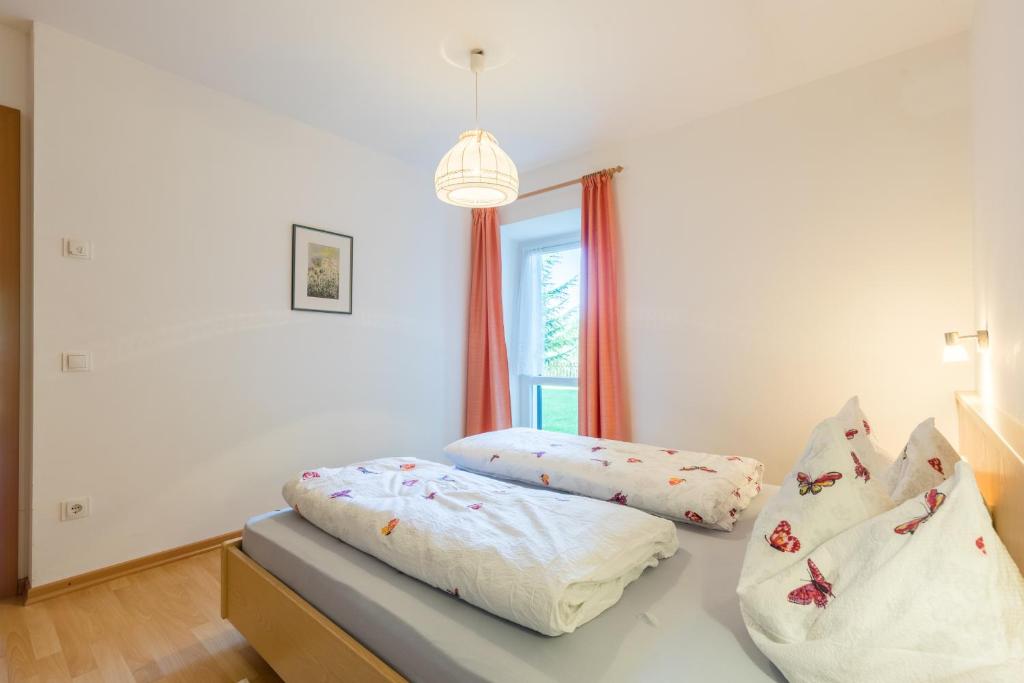 Łóżko lub łóżka w pokoju w obiekcie Appartements Haus Pichler