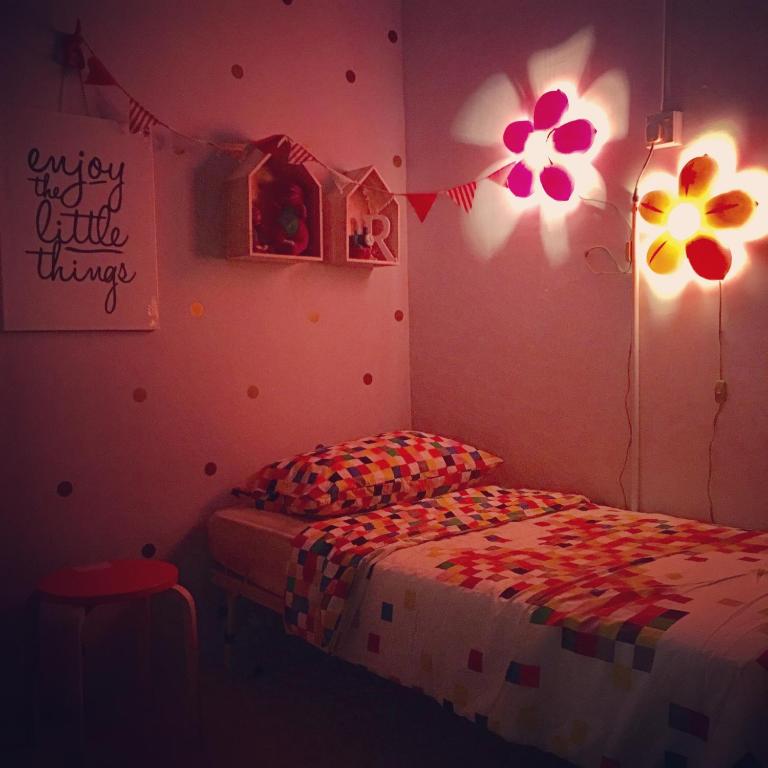 Postel nebo postele na pokoji v ubytování D'Houzz