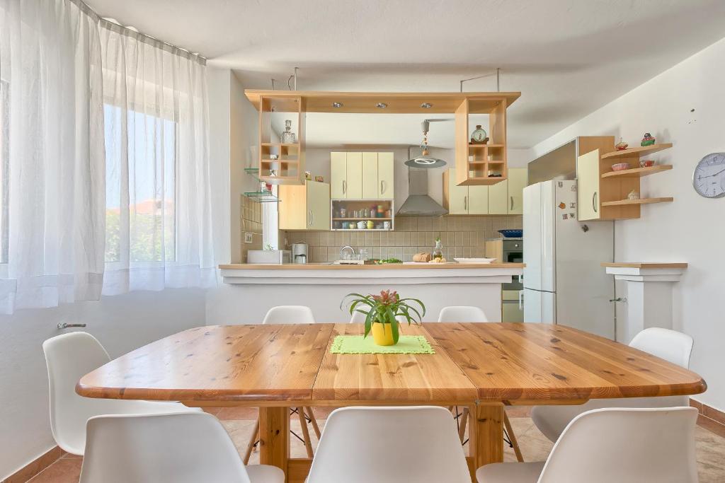 Kuchyň nebo kuchyňský kout v ubytování Holiday Home Nikol
