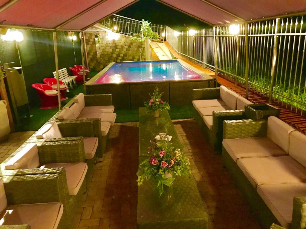 Bazén v ubytování Wellness Suite Na' Canuna' nebo v jeho okolí