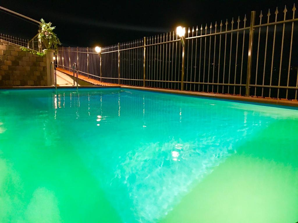 Bazén v ubytování Wellness Suite Na' Canuna' nebo v jeho okolí