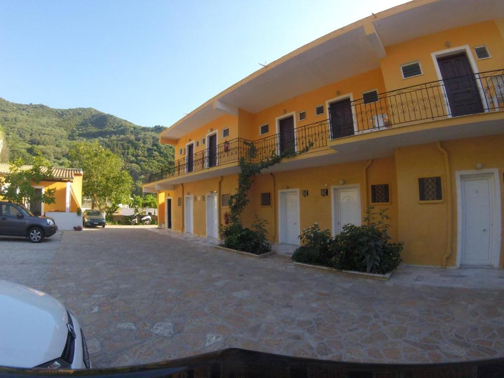 Nespecifikovaný výhled na hory nebo výhled na hory při pohledu z aparthotelu