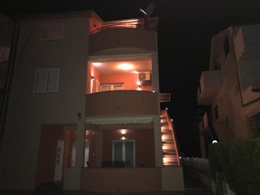 Budova, kde se apartmán nachází