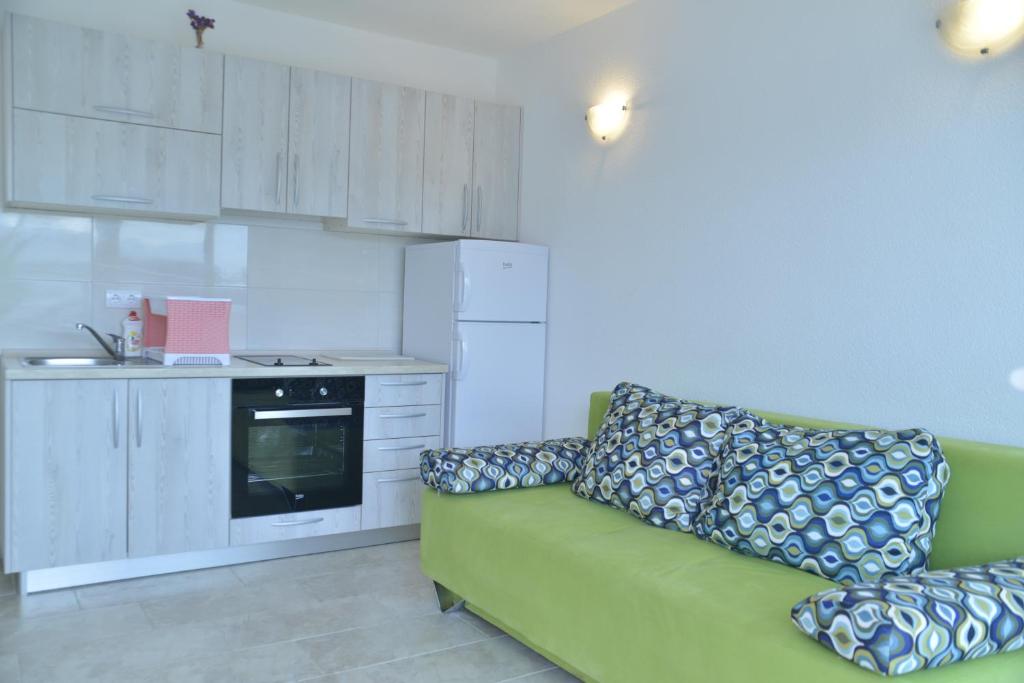 Kuchyň nebo kuchyňský kout v ubytování Franovic Apartments