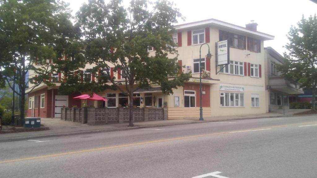 a building on the side of a street at Chameleon Hotel in Castlegar