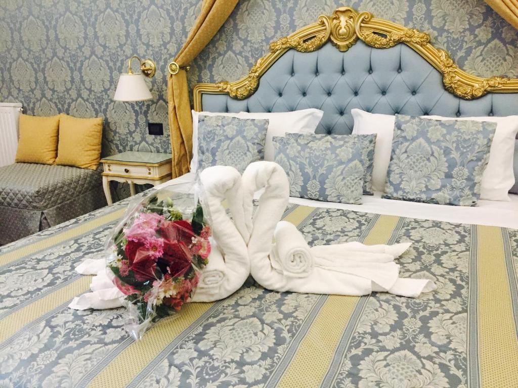 Postel nebo postele na pokoji v ubytování Friendly Venice Suites