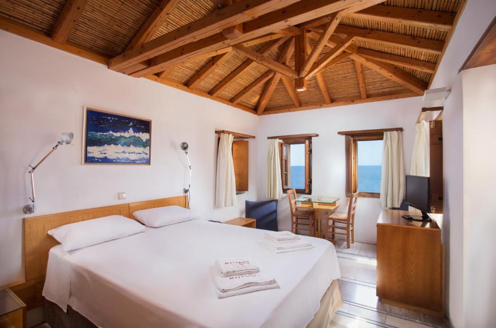 Postel nebo postele na pokoji v ubytování Bastione Malvasia Hotel (ex New Malvasia)