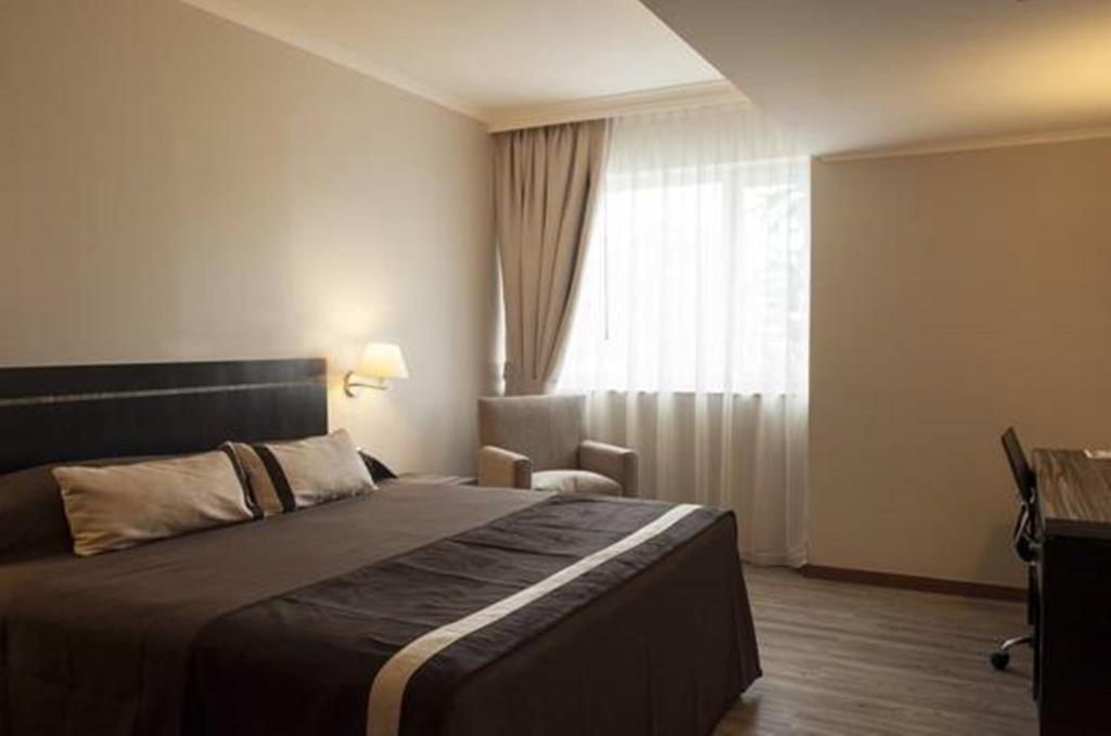 Postel nebo postele na pokoji v ubytování Hotel Diego de Almagro Providencia