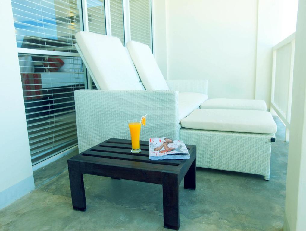 Posezení v ubytování Beacon Beach Hotel Negombo
