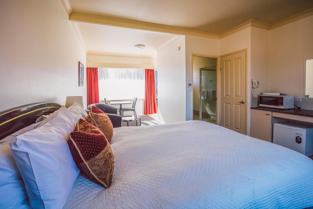 Postel nebo postele na pokoji v ubytování Boulevard Motel
