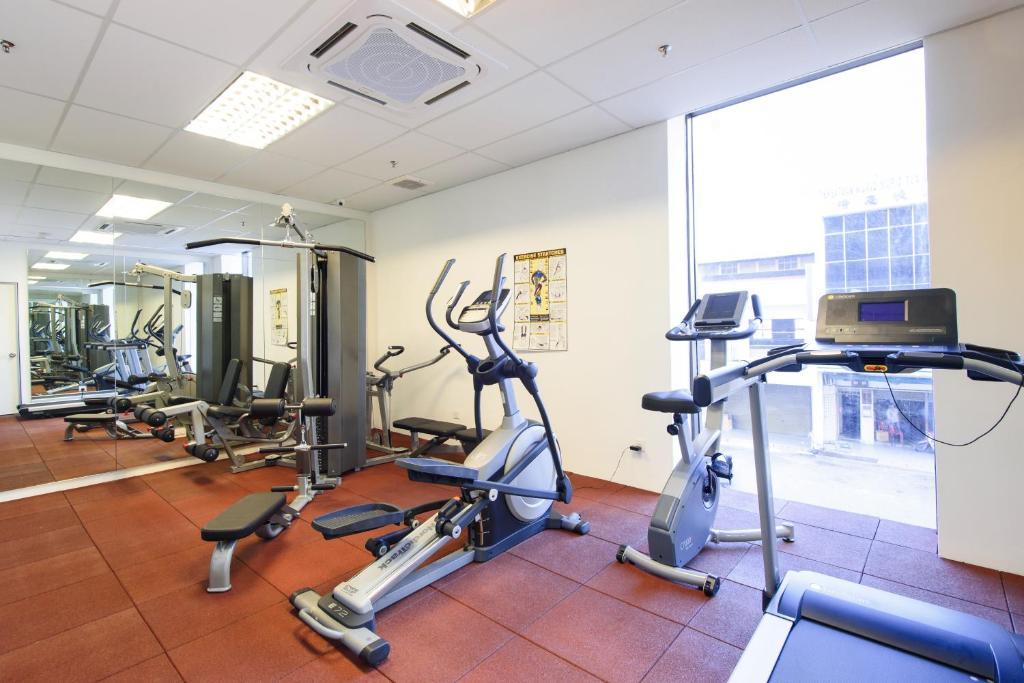 Fitness centrum a/nebo fitness zařízení v ubytování MU Hotel