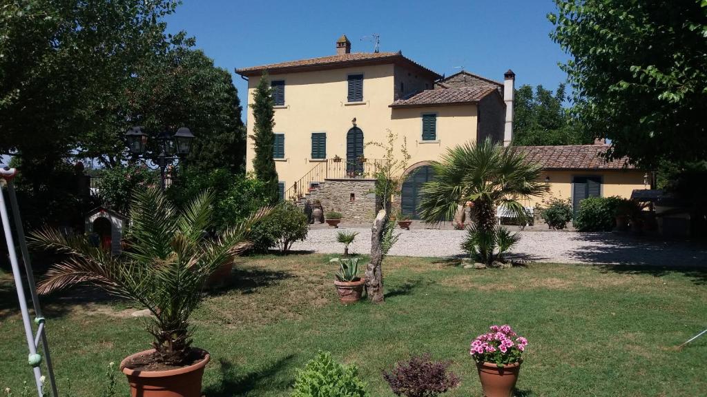 a large house with plants in a yard at Villa San marco in Cortona