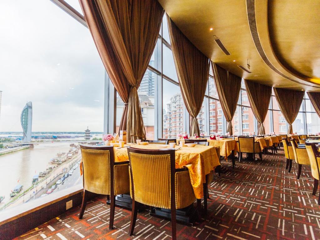 Restaurace v ubytování WuHu XingBai JinLing Hotel