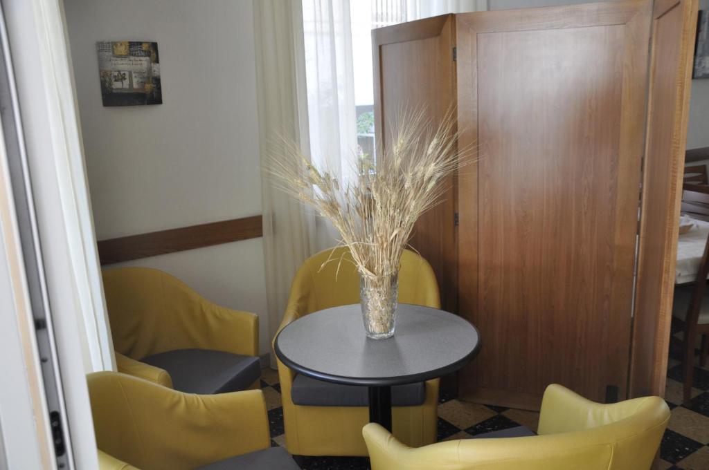 Posezení v ubytování Albergo Larenzia