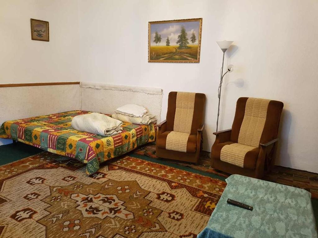 Kúti Vendégház - Family Room With Shared Bathroom