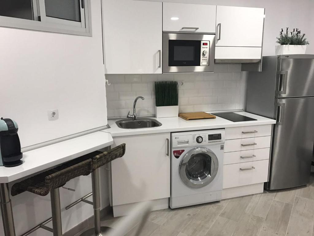 Kuchyňa alebo kuchynka v ubytovaní Estudio Paseo Las Canteras