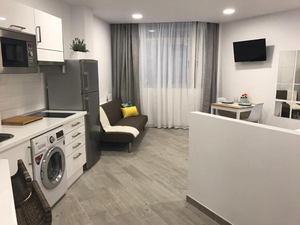 Kuchyňa alebo kuchynka v ubytovaní Estudio Paseo Las Canteras