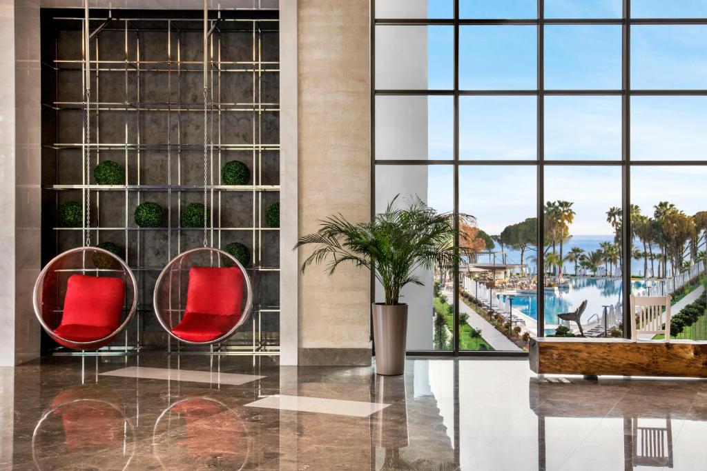Bazén v ubytování Acanthus Cennet Barut Collection - Ultra All Inclusive nebo v jeho okolí
