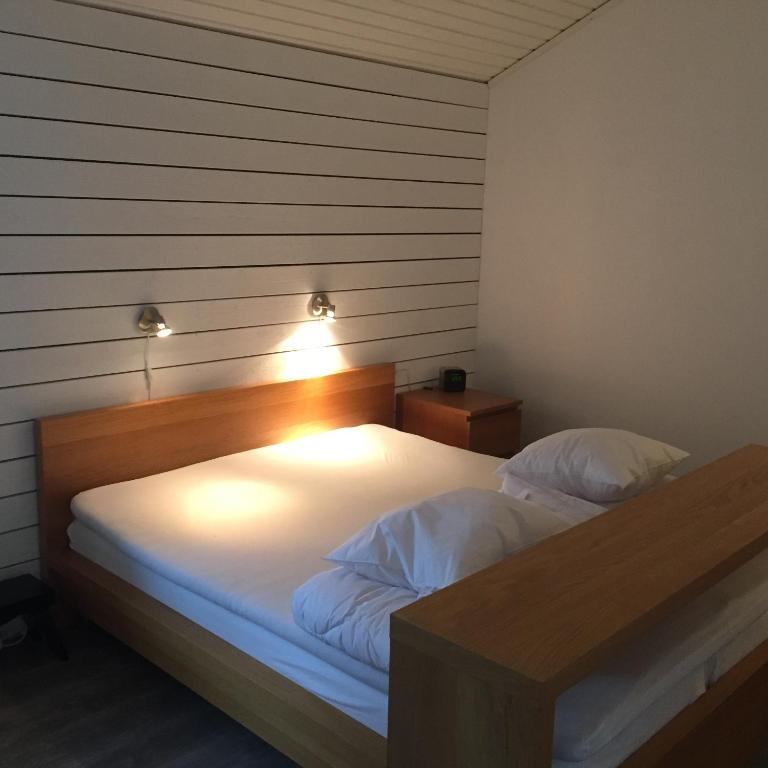 Postel nebo postele na pokoji v ubytování Stuga i Ullared