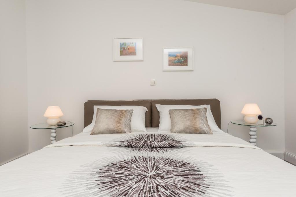 Postel nebo postele na pokoji v ubytování Apartments Ena
