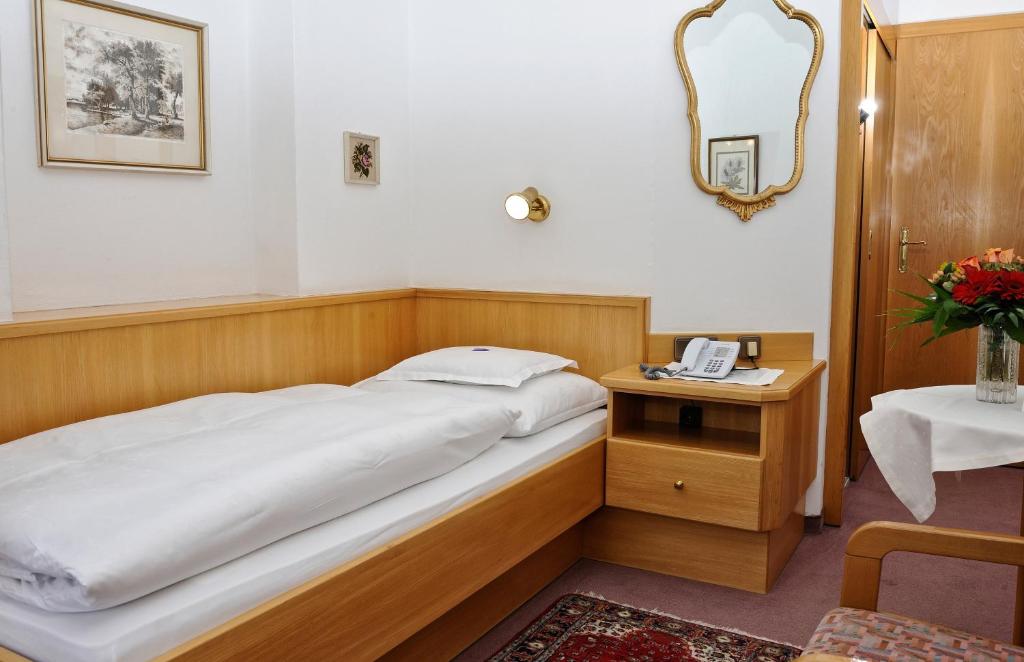 Letto o letti in una camera di Hotel Helga